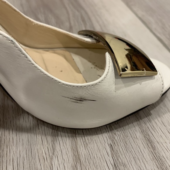 VERY cute black white and gold heels - Picture 3 of 4